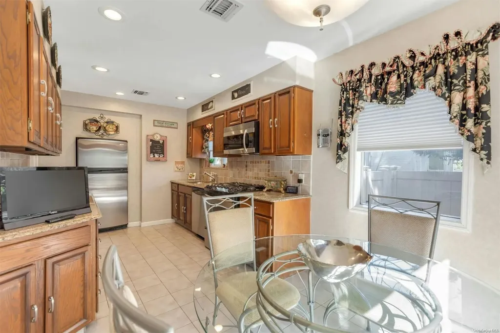 53 Randy Lane Plainview NY 11803