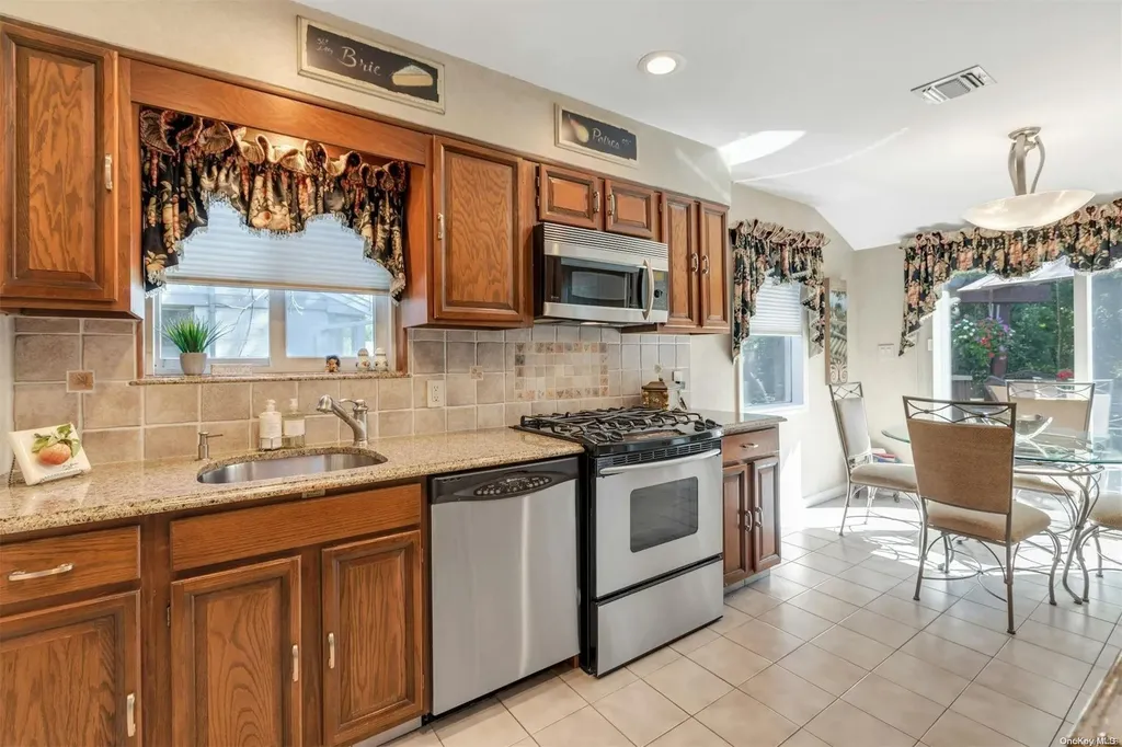53 Randy Lane Plainview NY 11803