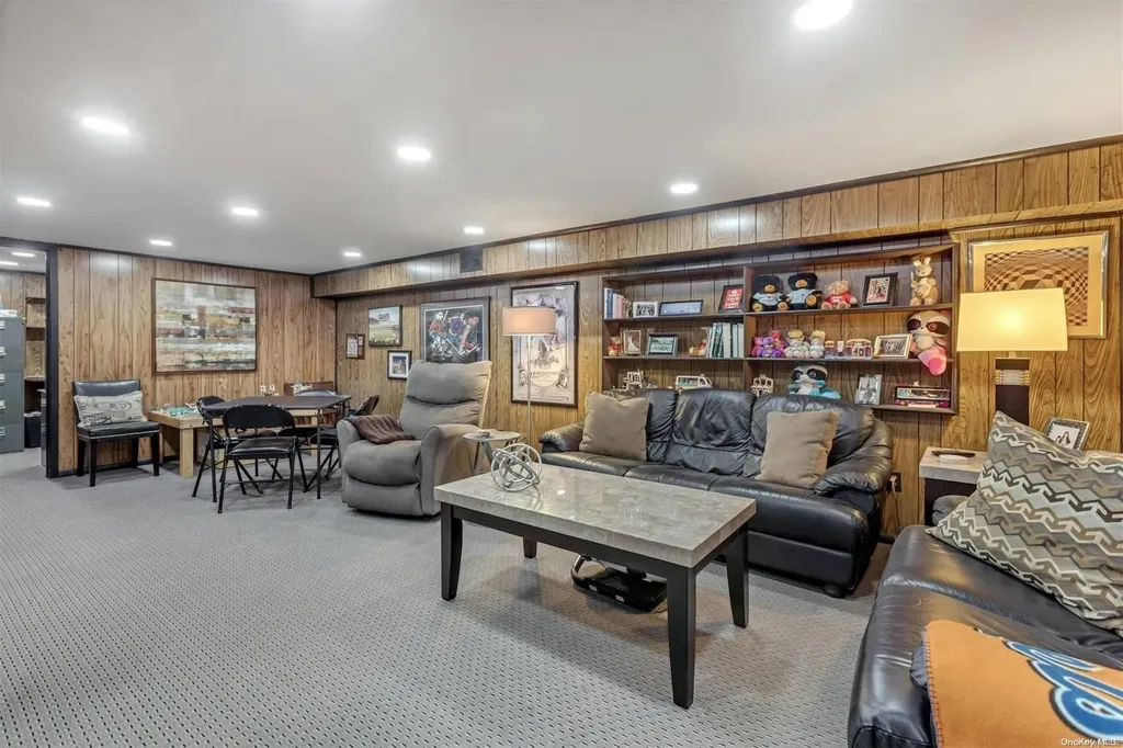 53 Randy Lane Plainview NY 11803
