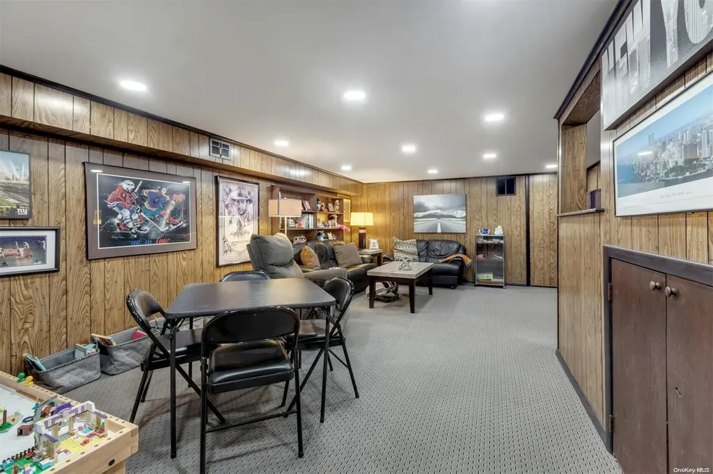 53 Randy Lane Plainview NY 11803