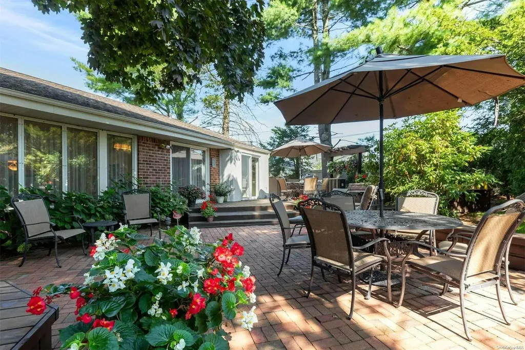 53 Randy Lane Plainview NY 11803