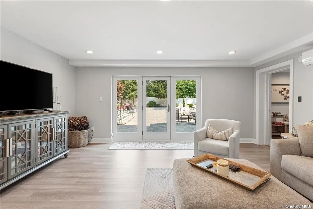 41 Golf Lane Huntington NY 11743