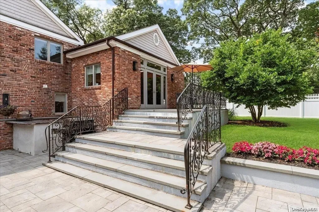 41 Golf Lane Huntington NY 11743