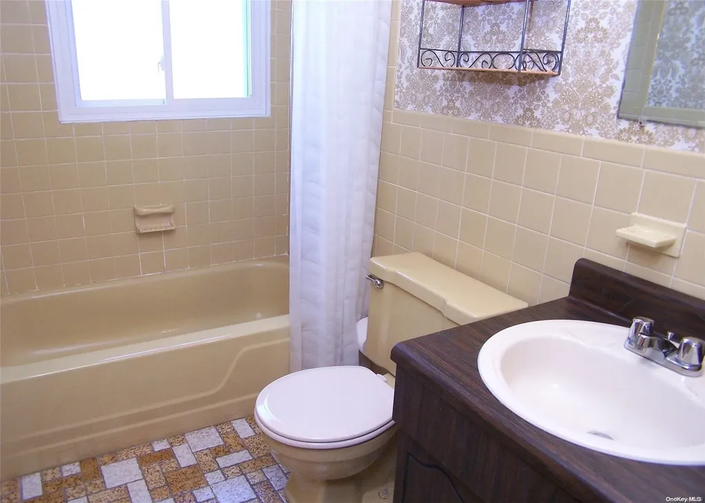 14 Towne Lane Centereach NY 11720