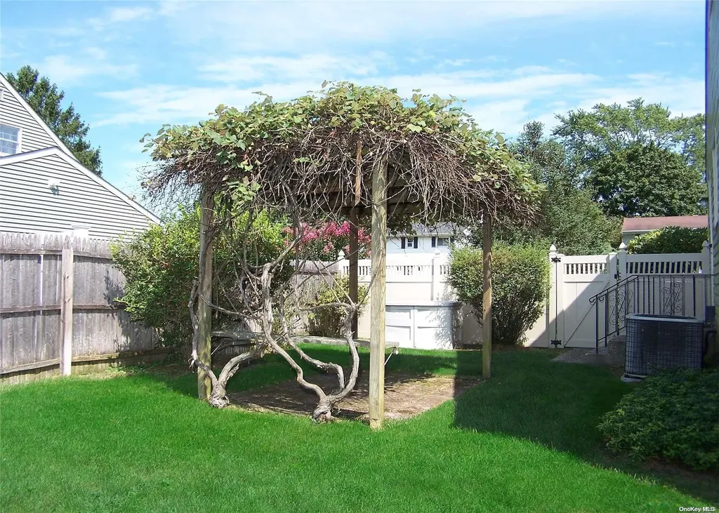 14 Towne Lane Centereach NY 11720