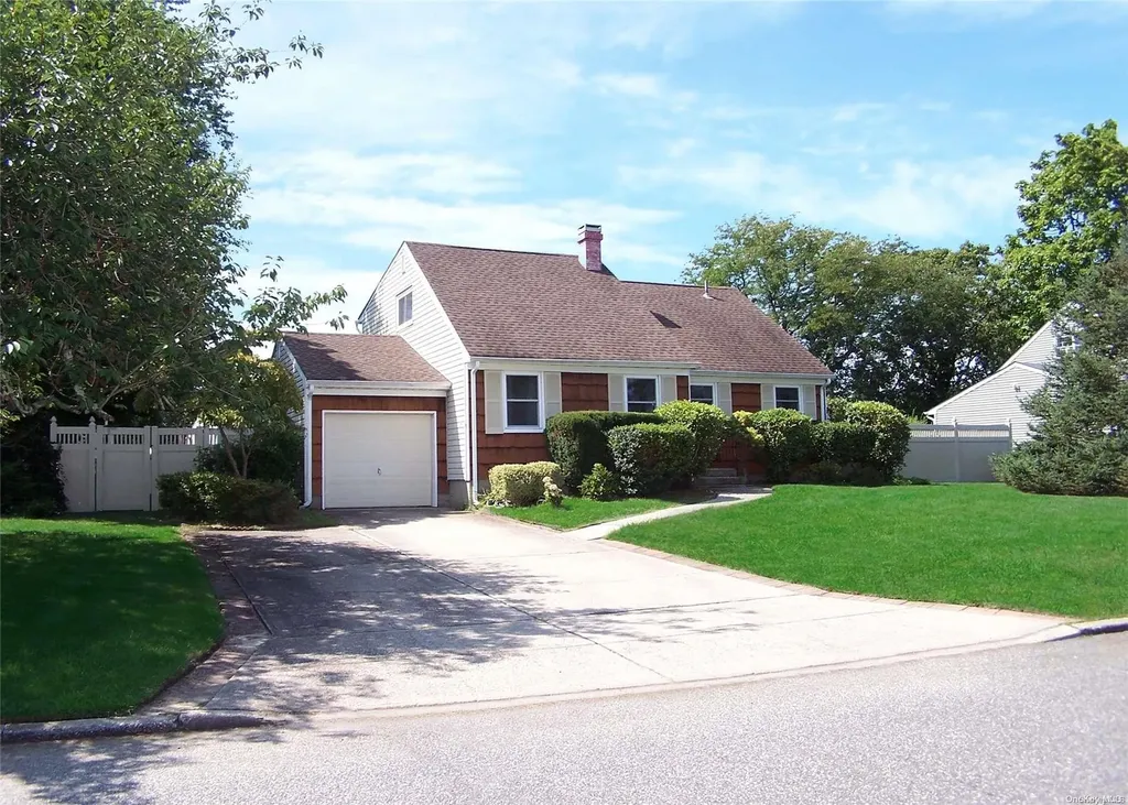 14 Towne Lane Centereach NY 11720