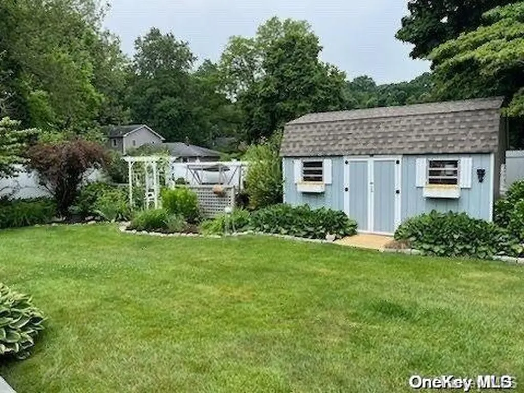 22 Valentine Road Shoreham NY 11786
