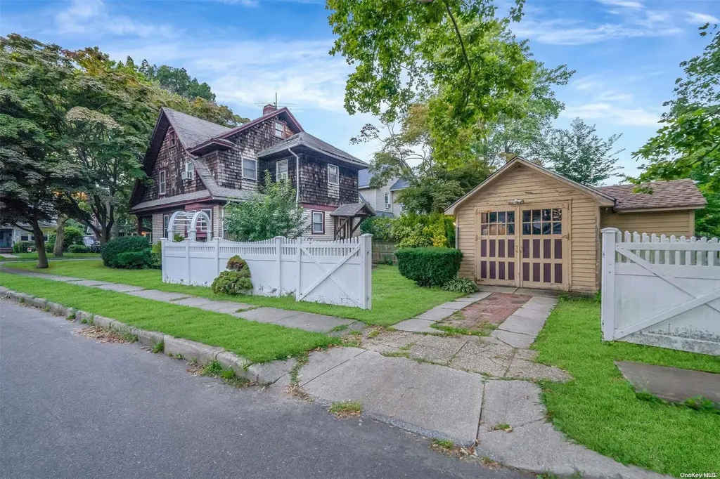 266 Earle Avenue Lynbrook NY 11563