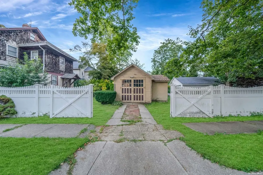 266 Earle Avenue Lynbrook NY 11563