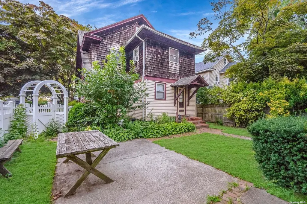266 Earle Avenue Lynbrook NY 11563