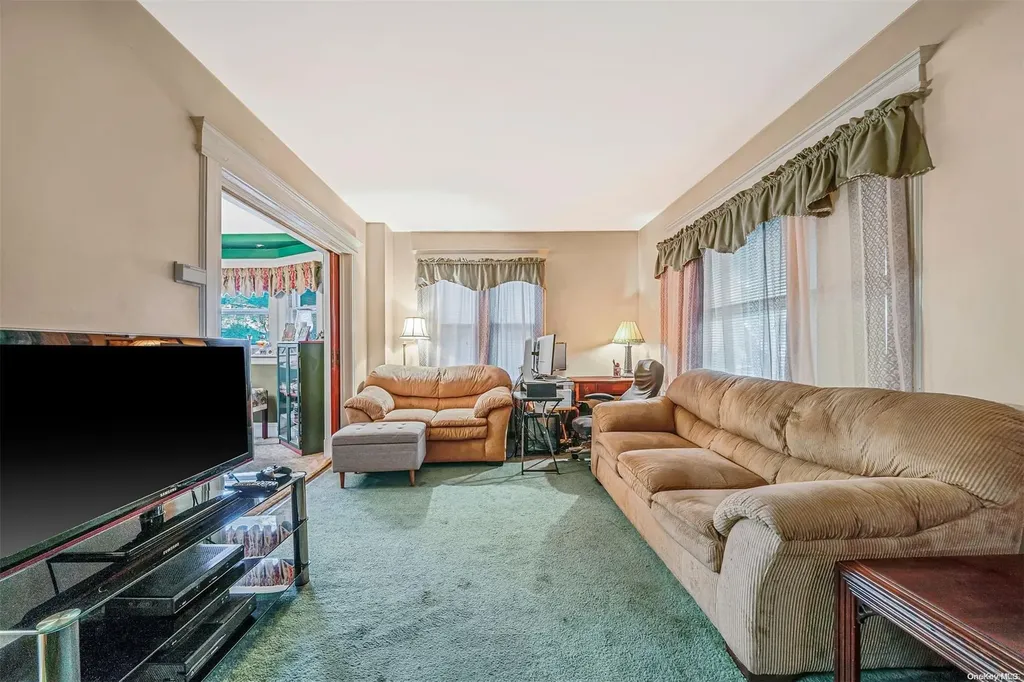 266 Earle Avenue Lynbrook NY 11563
