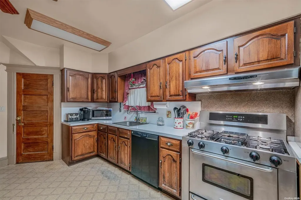 266 Earle Avenue Lynbrook NY 11563