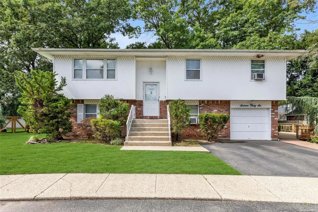 1636 N Jerusalem Road Merrick NY 11566
