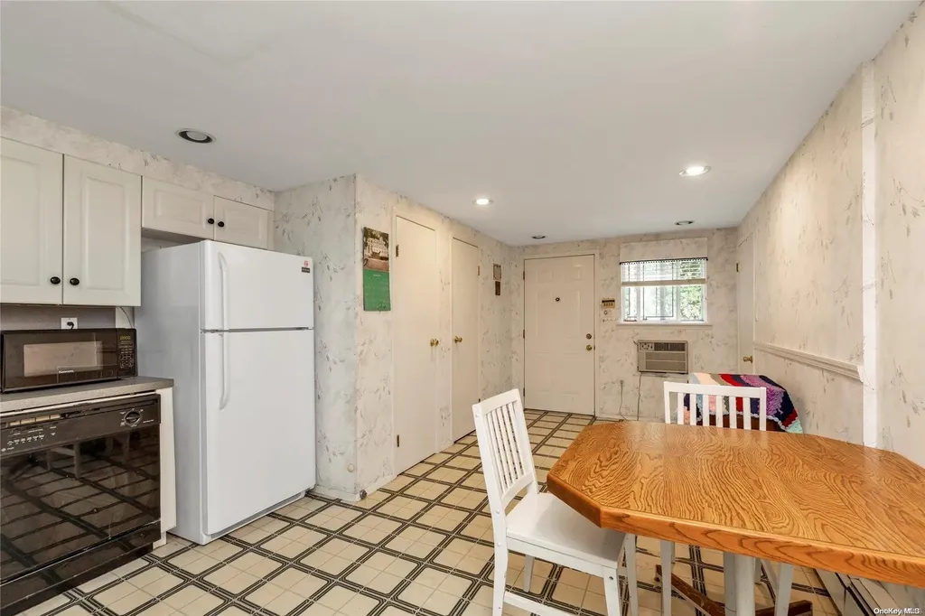 1636 N Jerusalem Road Merrick NY 11566