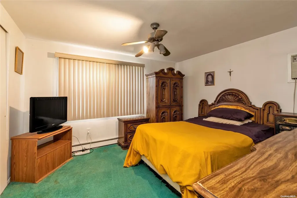 1636 N Jerusalem Road Merrick NY 11566