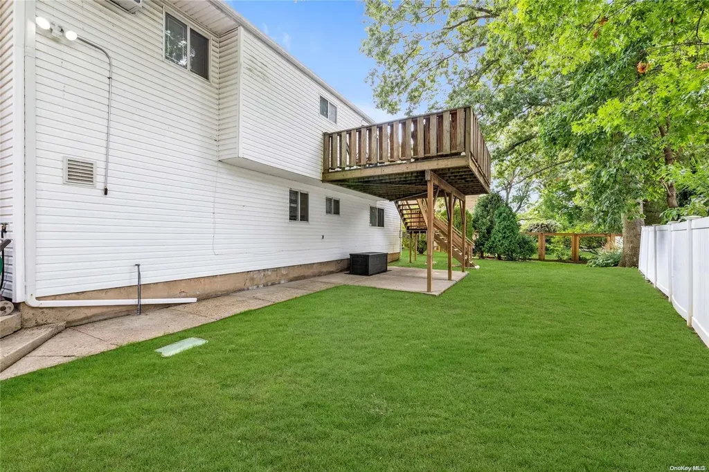 1636 N Jerusalem Road Merrick NY 11566
