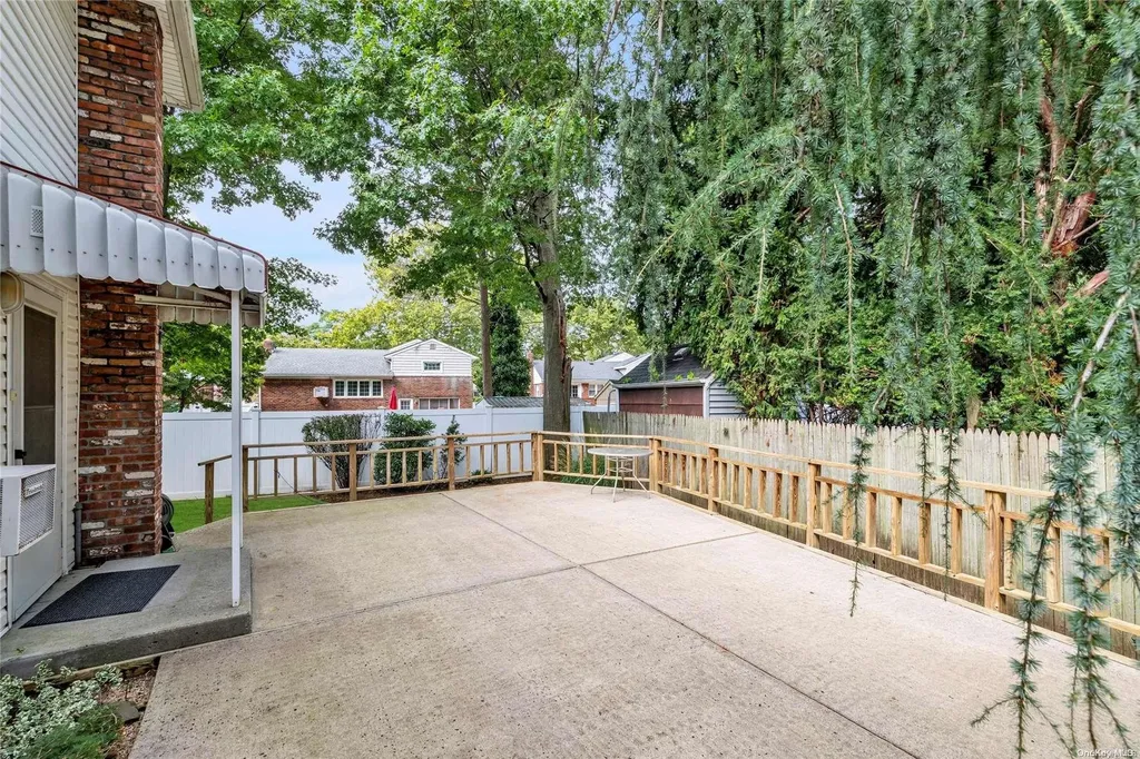 1636 N Jerusalem Road Merrick NY 11566