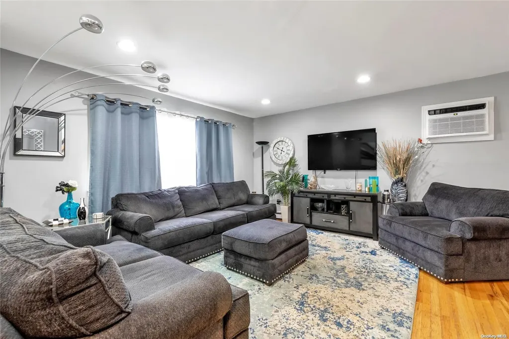 1636 N Jerusalem Road Merrick NY 11566