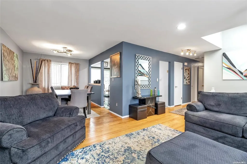 1636 N Jerusalem Road Merrick NY 11566
