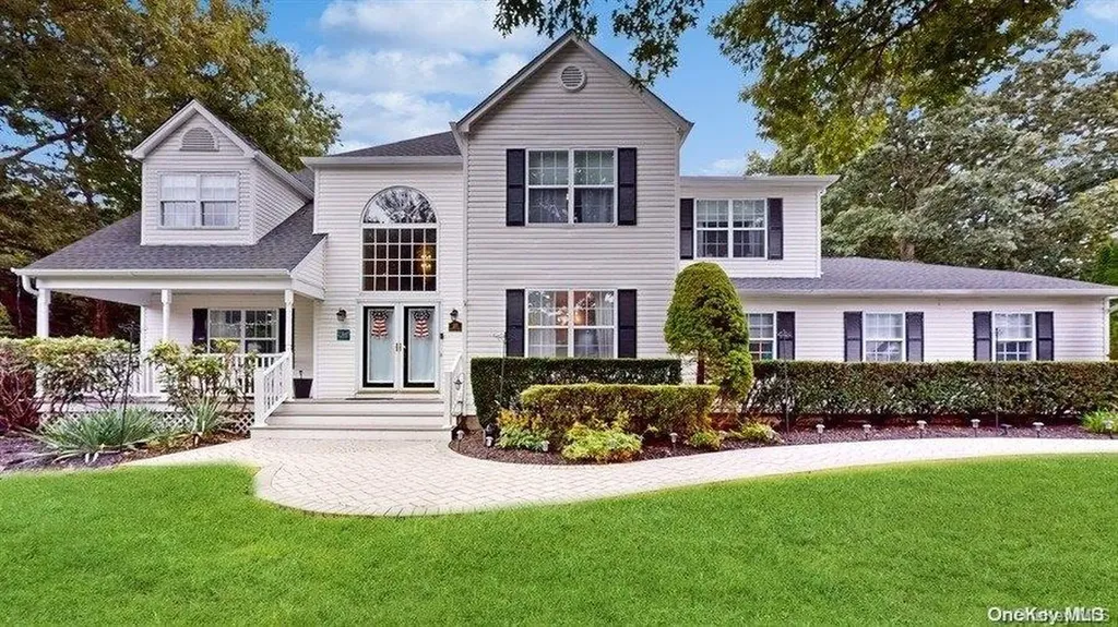 19 Scott Lane Manorville NY 11949