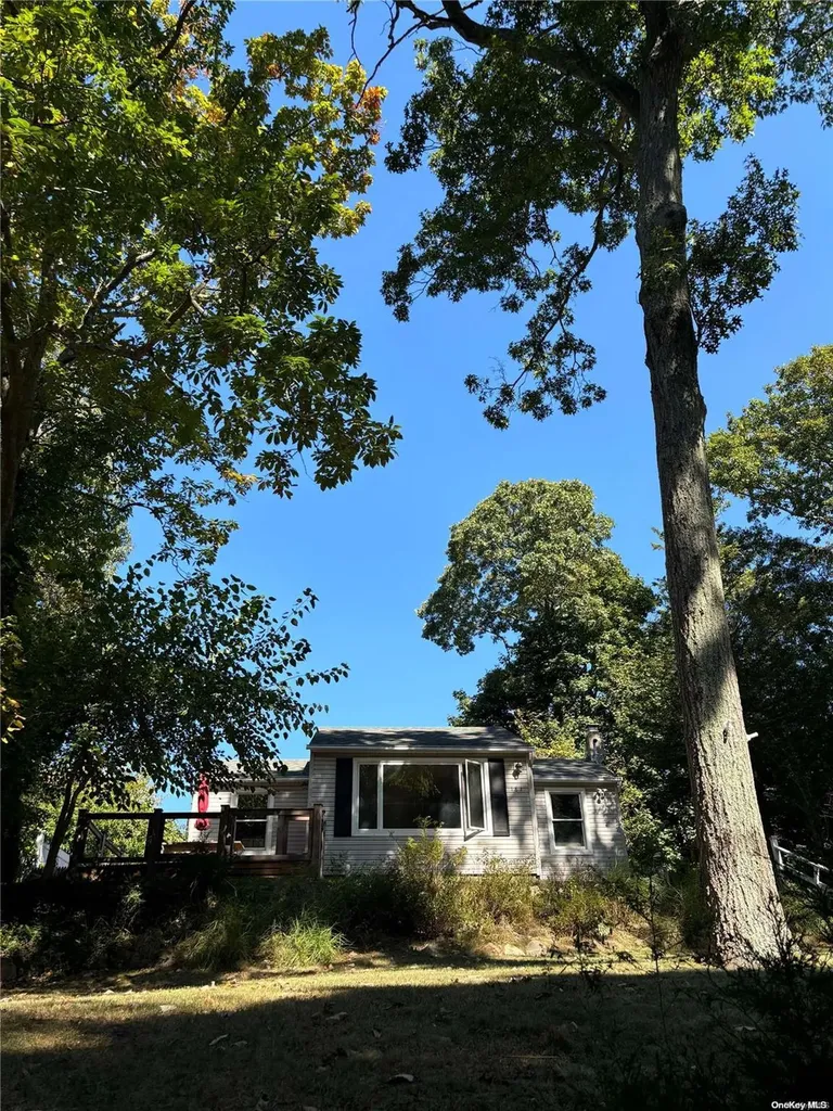 181 Magnolia Drive Rocky Point NY 11778