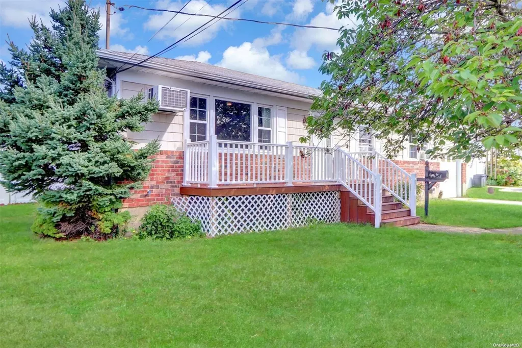 1028 Herzel Boulevard West Babylon NY 11704