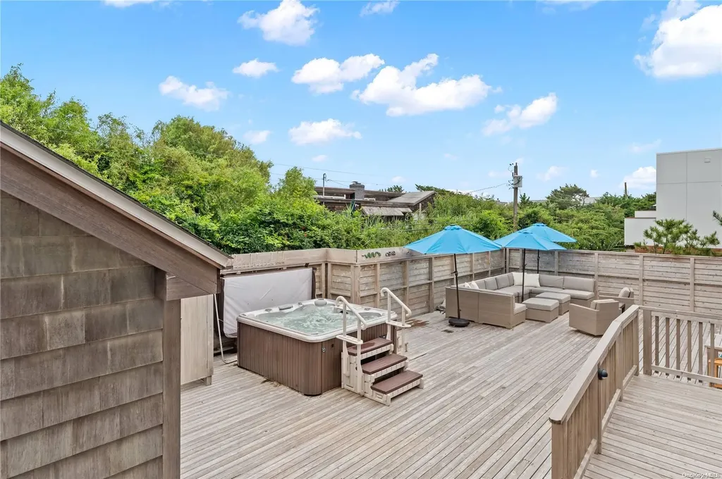 32 Schooner Walk Ocean Beach NY 11770