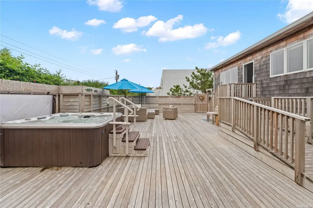 32 Schooner Walk Ocean Beach NY 11770