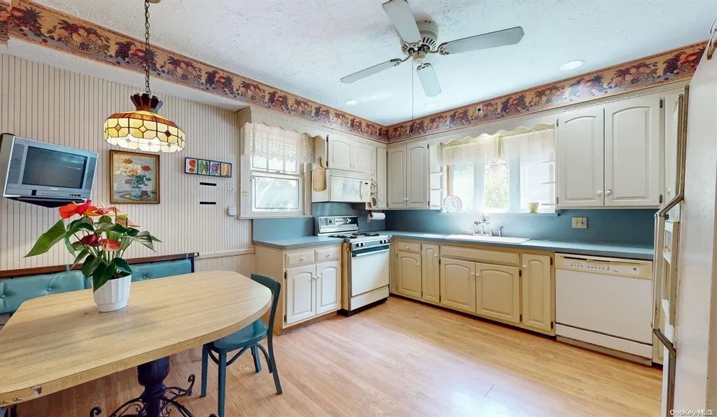6 Harvard Avenue Hewlett NY 11557
