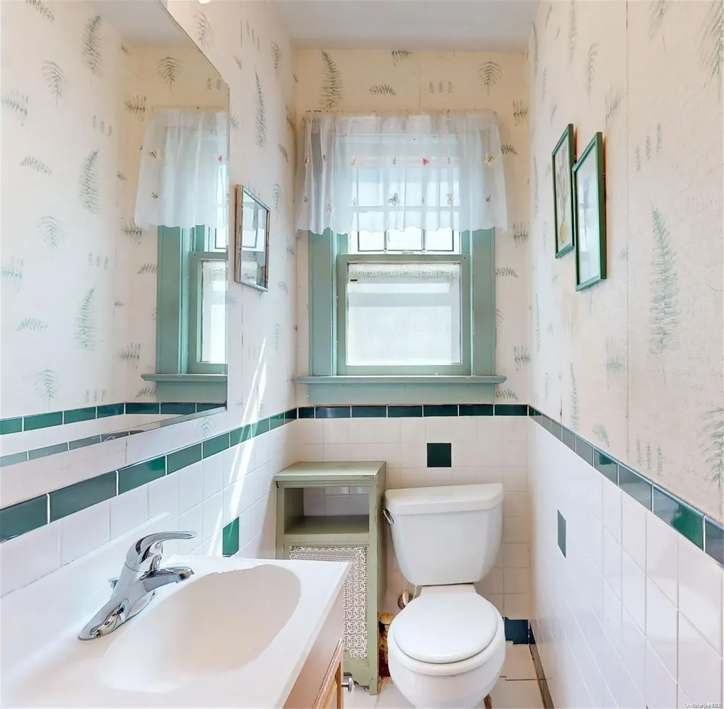6 Harvard Avenue Hewlett NY 11557
