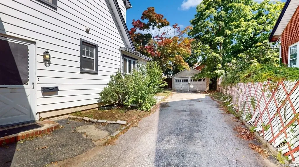 6 Harvard Avenue Hewlett NY 11557