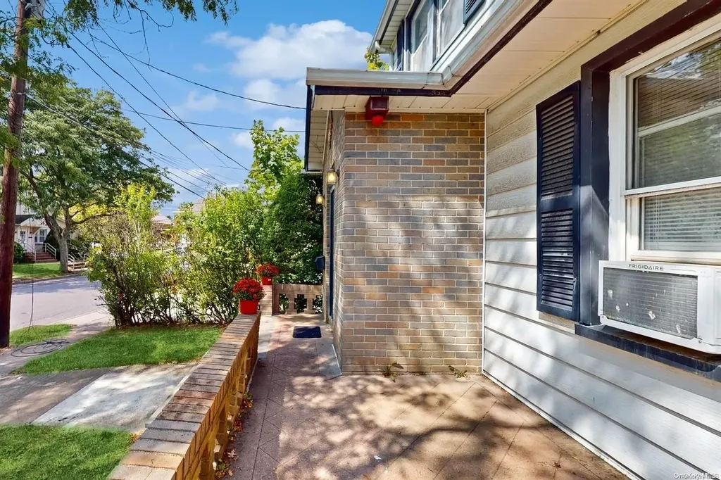 6 Harvard Avenue Hewlett NY 11557