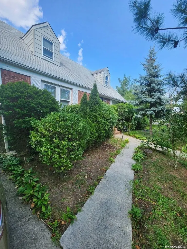 46 Cromer Road E Elmont NY 11003