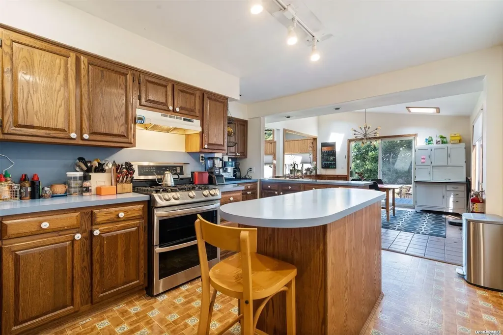 55 Johnson Lane Bay Shore NY 11706