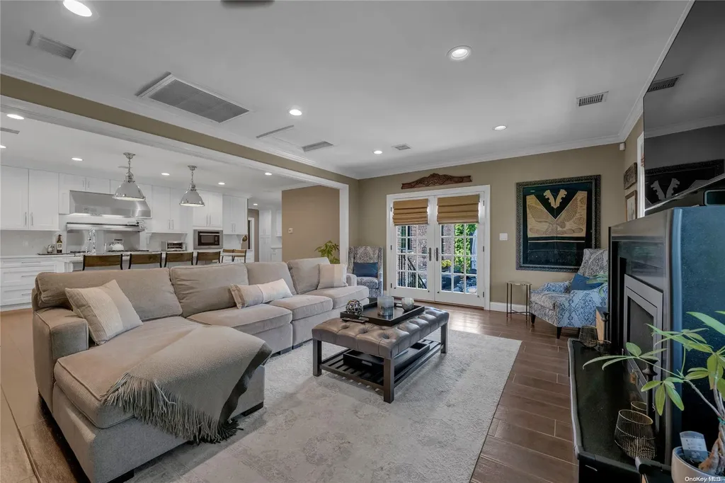 175 Dover Road Manhasset NY 11030