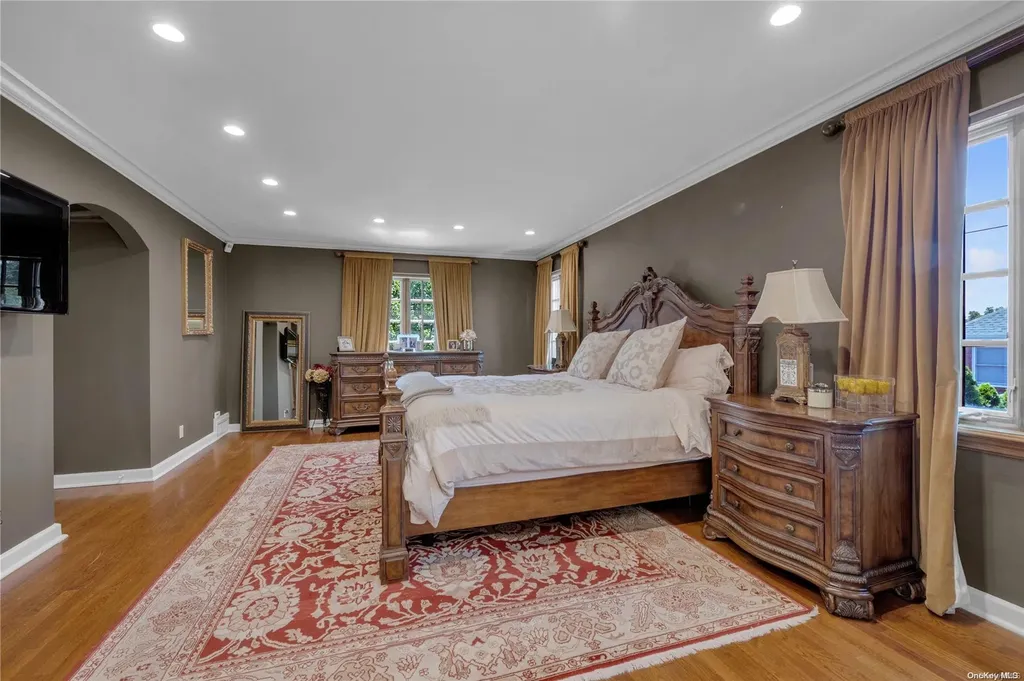 175 Dover Road Manhasset NY 11030