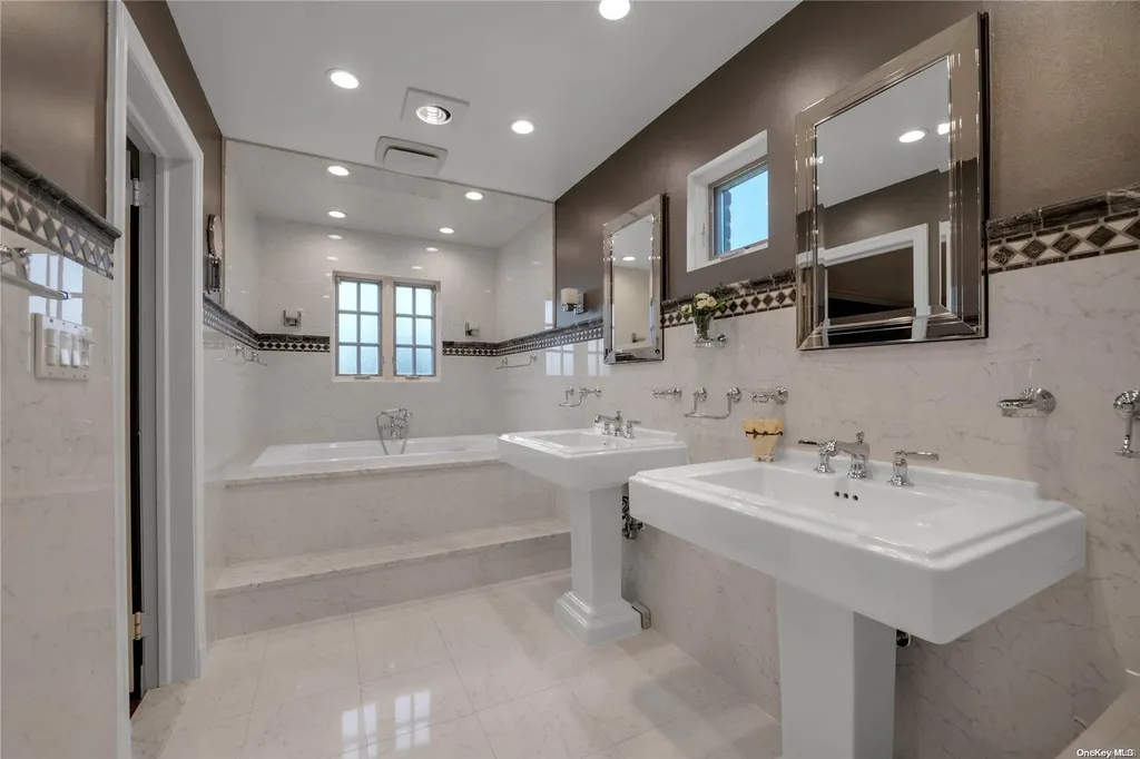 175 Dover Road Manhasset NY 11030