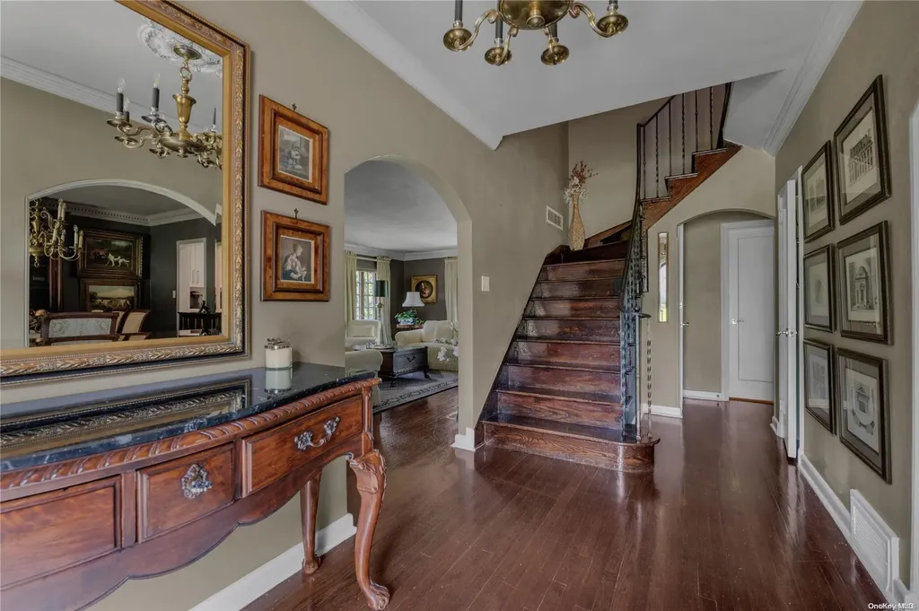175 Dover Road Manhasset NY 11030