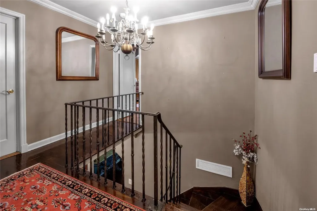 175 Dover Road Manhasset NY 11030