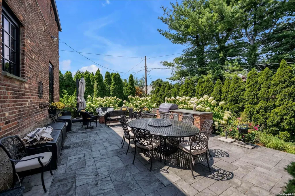 175 Dover Road Manhasset NY 11030