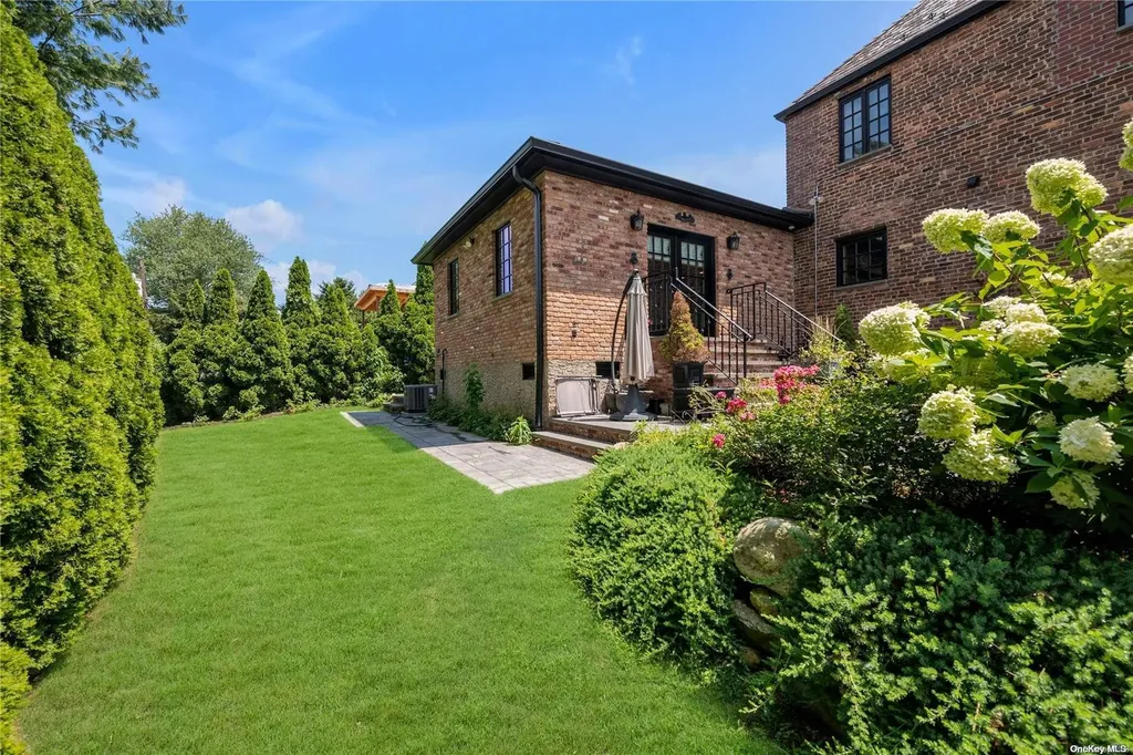 175 Dover Road Manhasset NY 11030