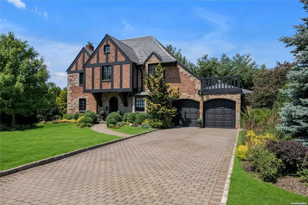 175 Dover Road Manhasset NY 11030