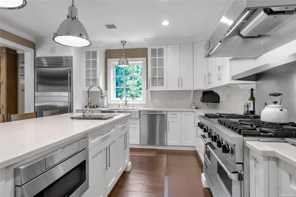 175 Dover Road Manhasset NY 11030