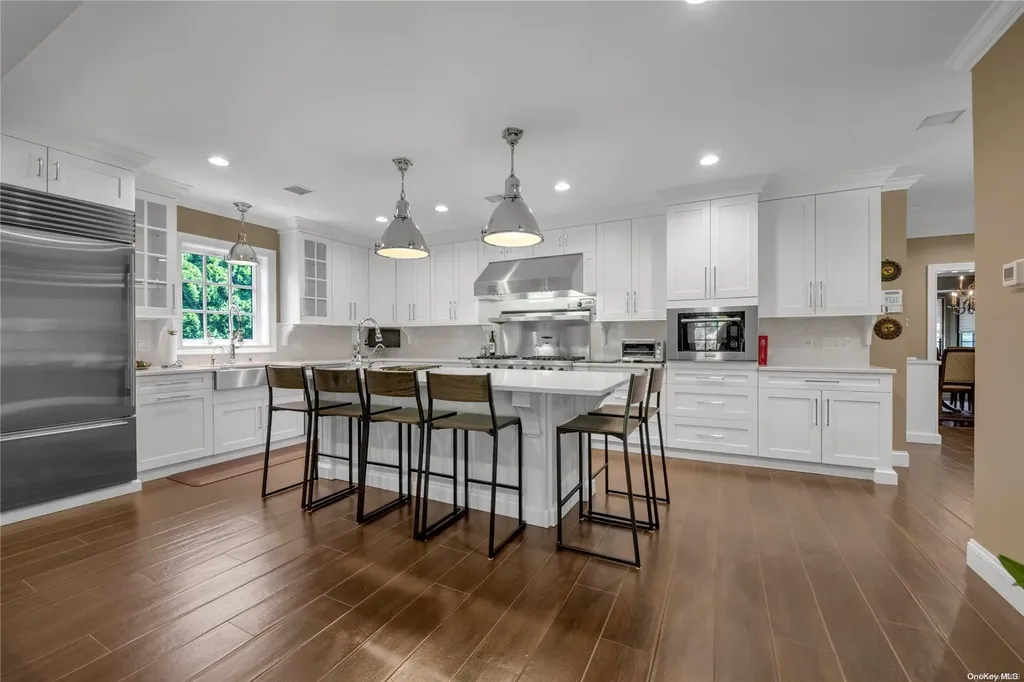 175 Dover Road Manhasset NY 11030