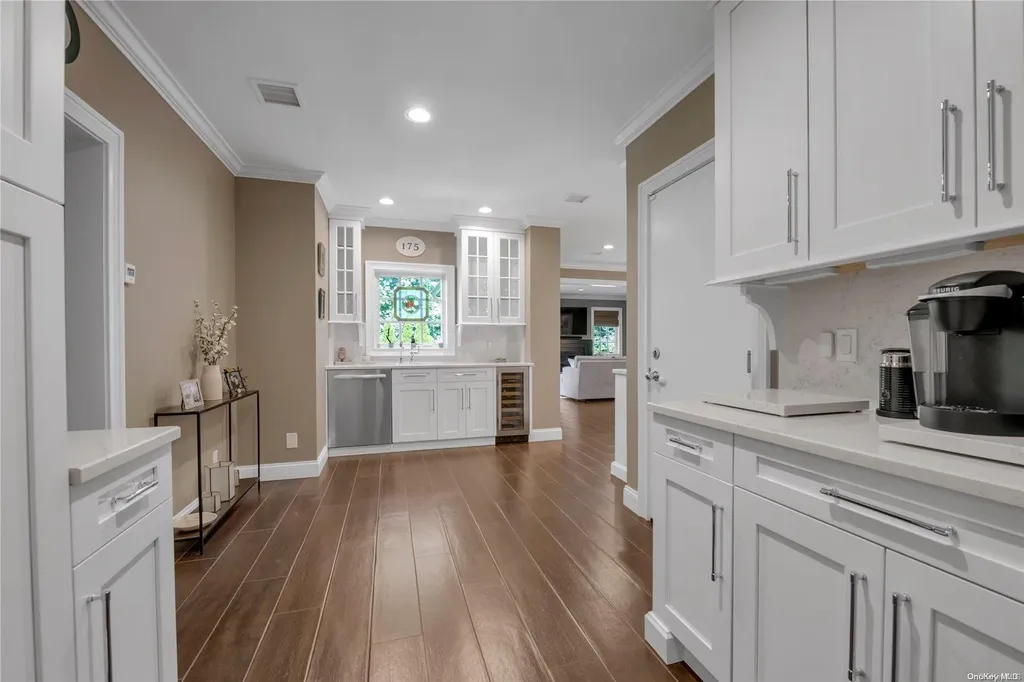 175 Dover Road Manhasset NY 11030