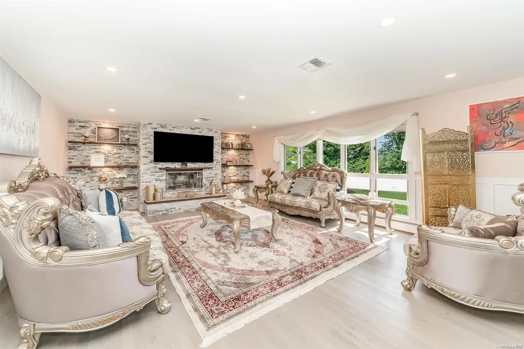 30 Colgate Drive Smithtown NY 11787