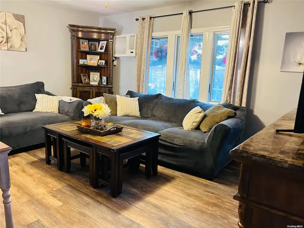 19 Spoke Lane Levittown NY 11756