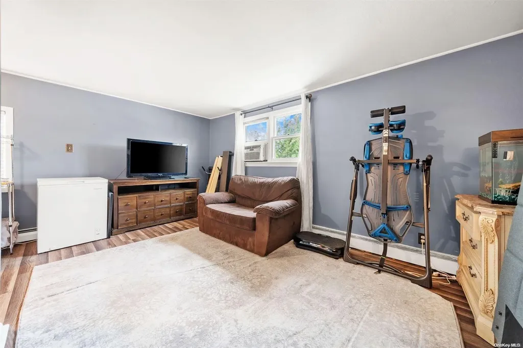 19 Spoke Lane Levittown NY 11756