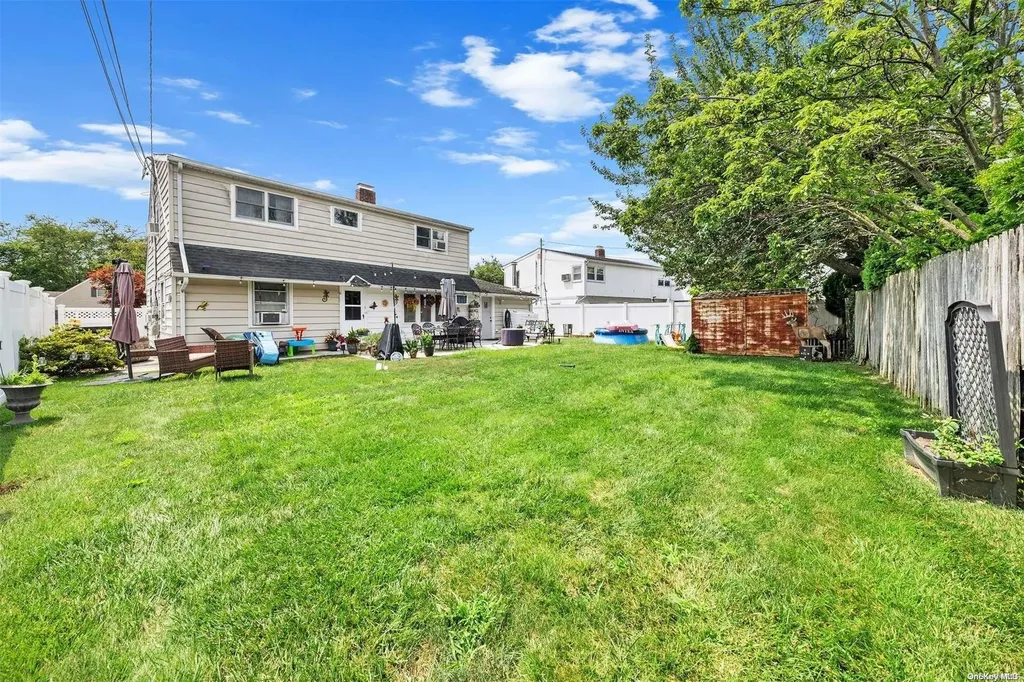 19 Spoke Lane Levittown NY 11756