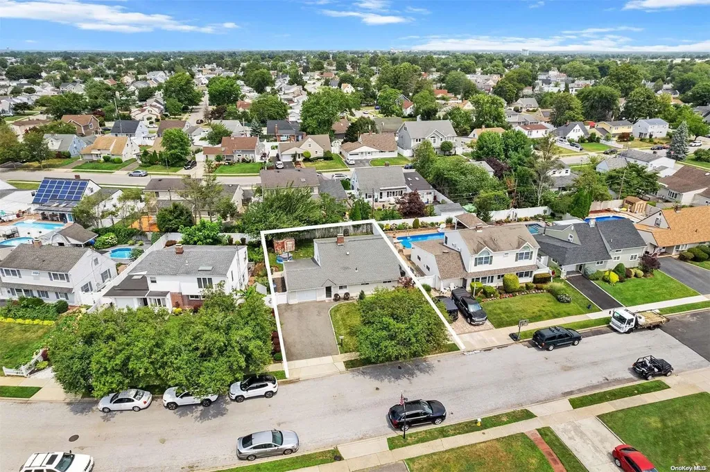 19 Spoke Lane Levittown NY 11756
